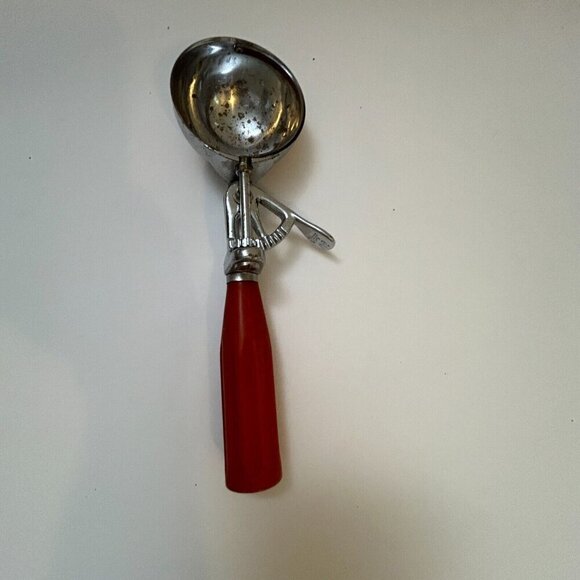 Bakelite Red Handle Shore Craft Ice Cream Scoop Cone Works!! 8-1/2" x 2" Heavy - Picture 1 of 10
